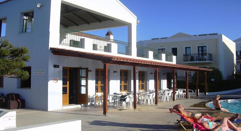 Camari Garden Hotel Apartments 雅拉尼奥 外观 照片